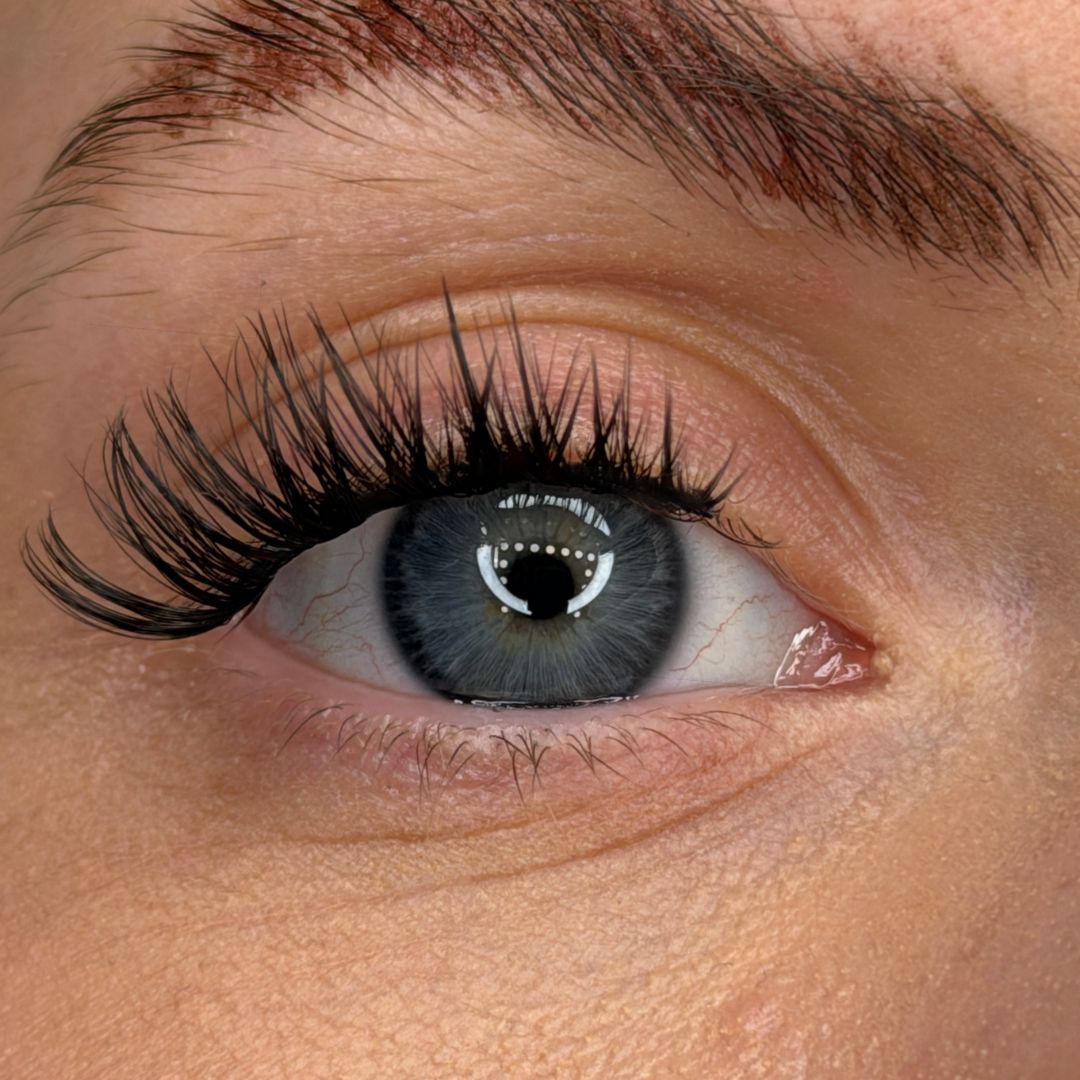 FAUX CILS PRÉ-COLLÉS HALF LASH EFFET NATUREL ET GLAMOUR